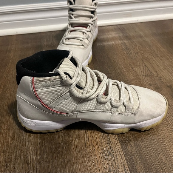 Jordan 11 Platinum Tint - Picture 3 of 3